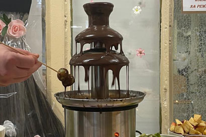 Dzień Czekolady w internacie- słodkie chwile przy fontannie czekolady